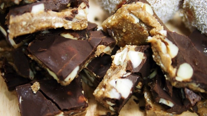 Raw Snickers Slice