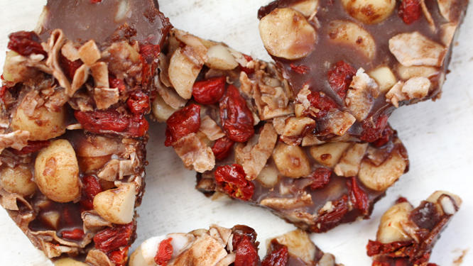 Vegan Macadamia & Goji Berry Chocolate Bark