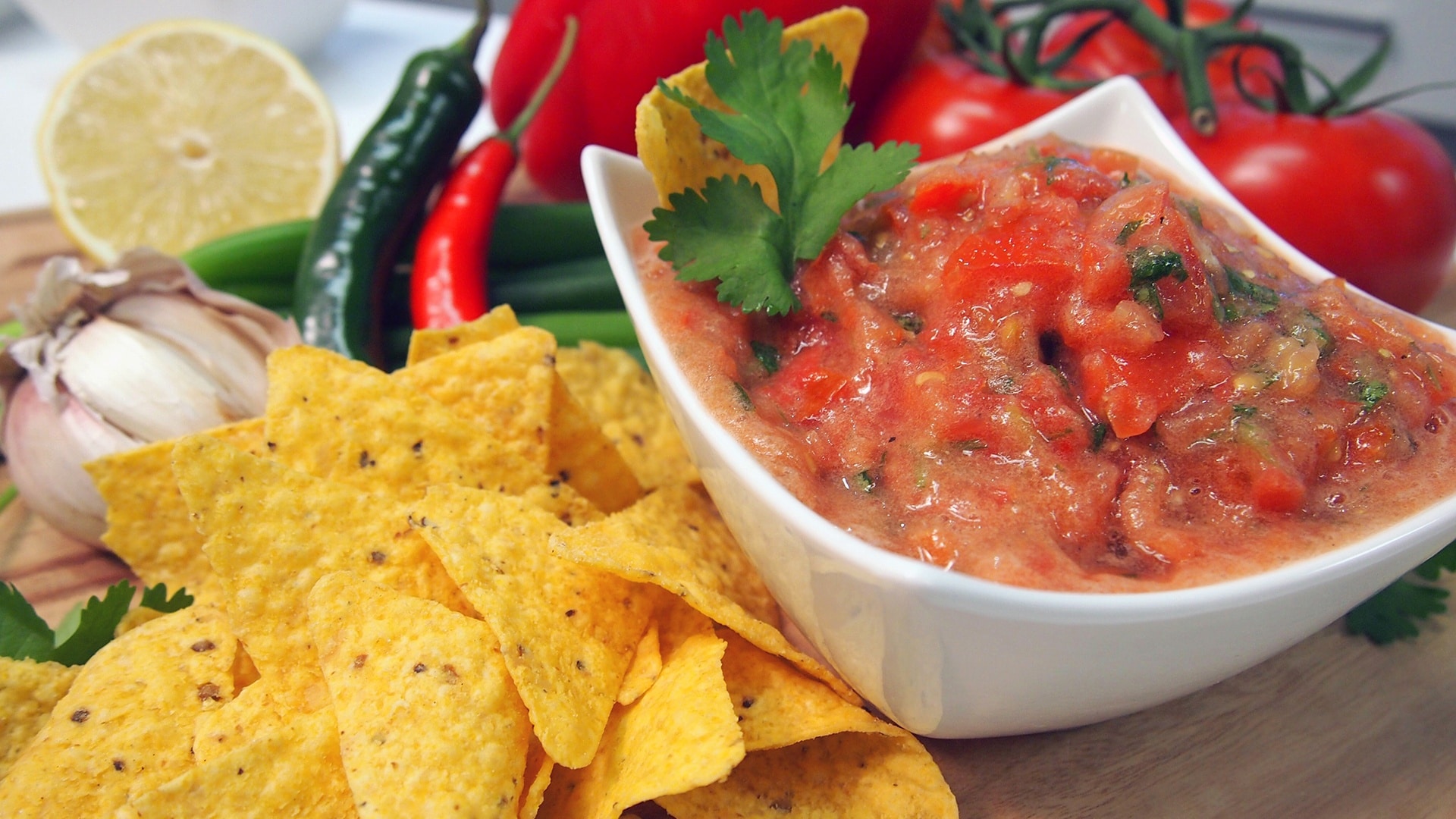 summer salsa recipe and corn chips