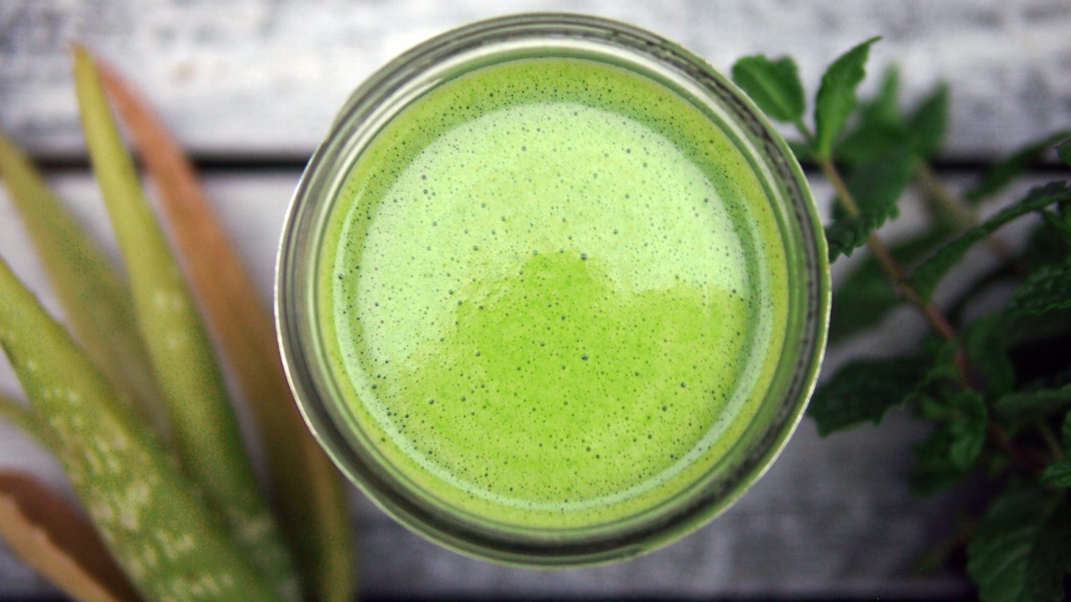 Glowing Green Juice - Greenstar Pro Juicer Recipe - Raw Blend