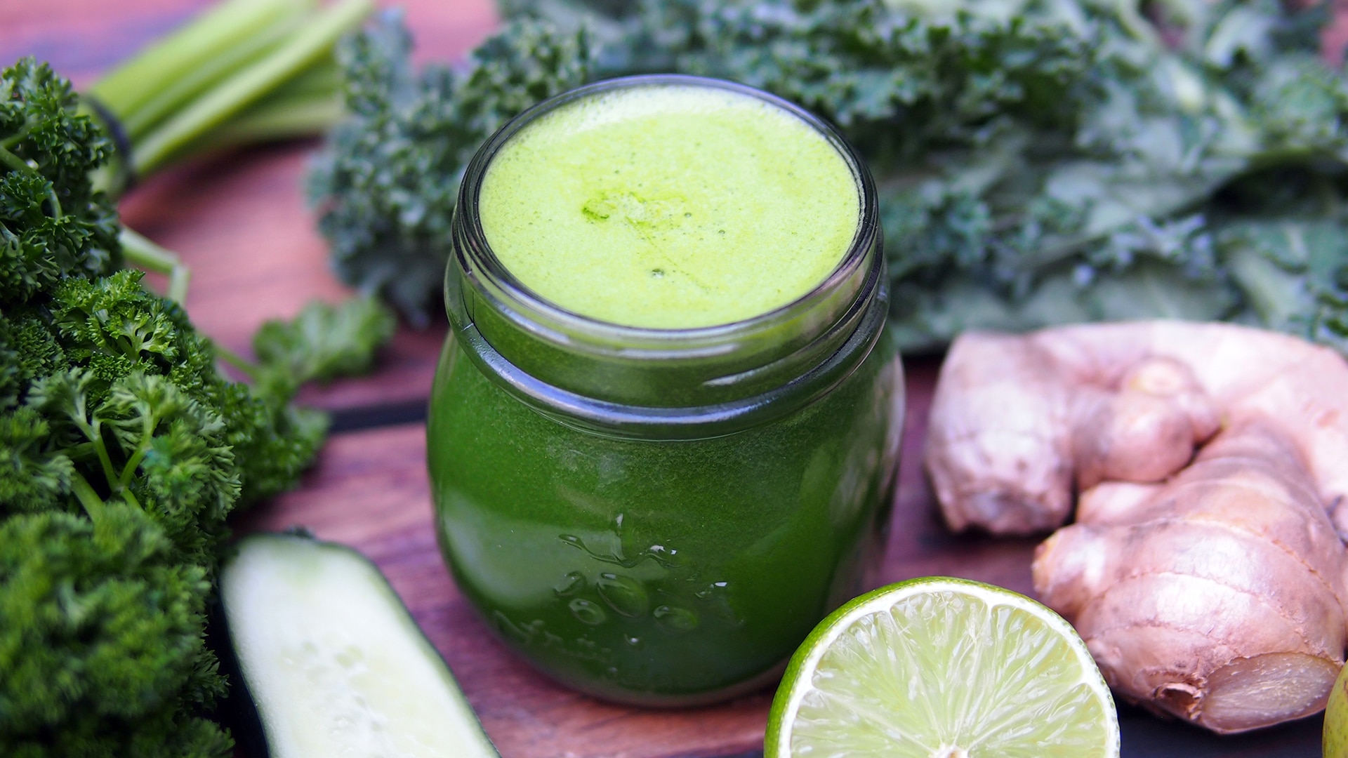 Image of Green Detox Elixir juice surrounded by vegetables